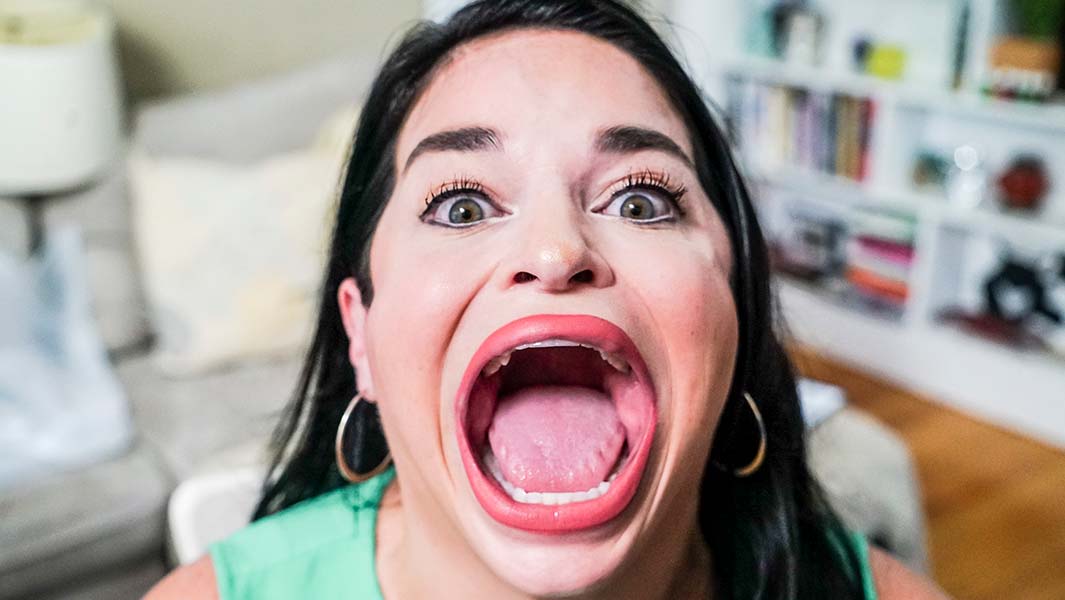 This woman has the biggest mouth in the world!