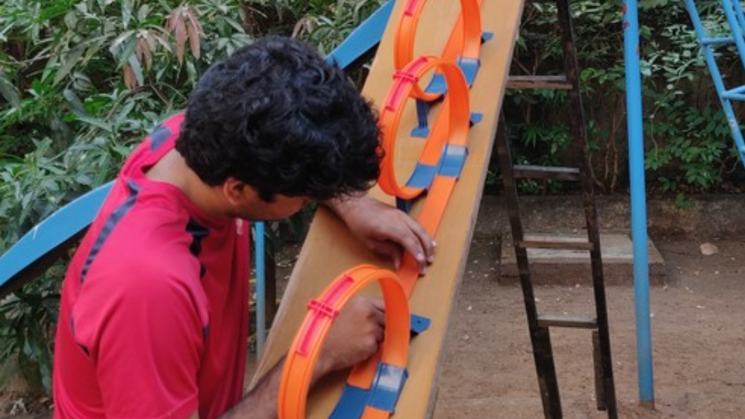 Indian brothers build mega Hot Wheels track with 10 loop-the-loops 