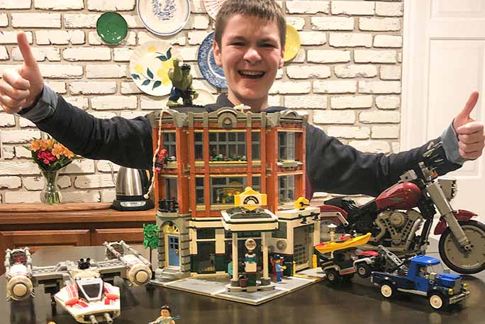 Fastest time to build LEGO® Titanic - Guinness World Records 