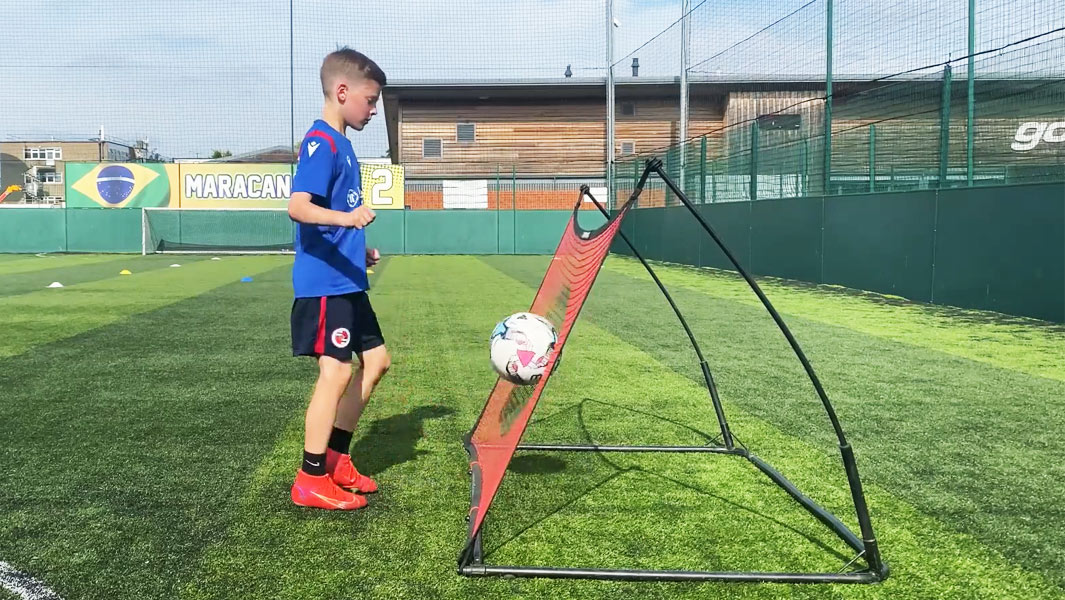 10-year-old footballer does over 900 rebounder volleys in a row ⚽️