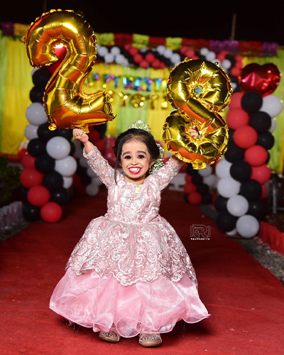 See world’s shortest woman, Jyoti, through the years! | Guinness World ...