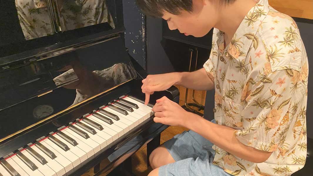 Talented Keita attacks piano key to break musical record