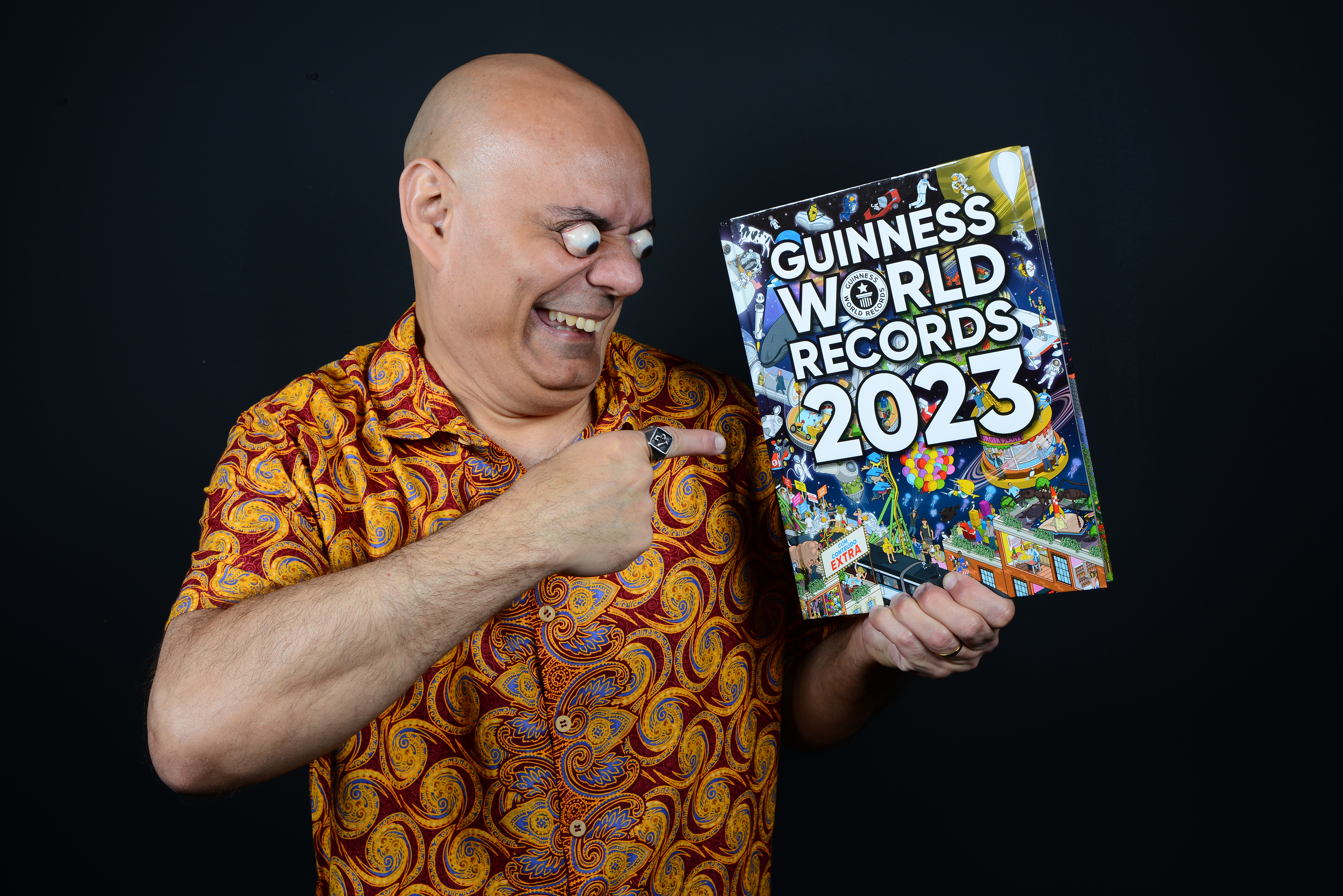 Sidney Mesquita Holding the GWR book