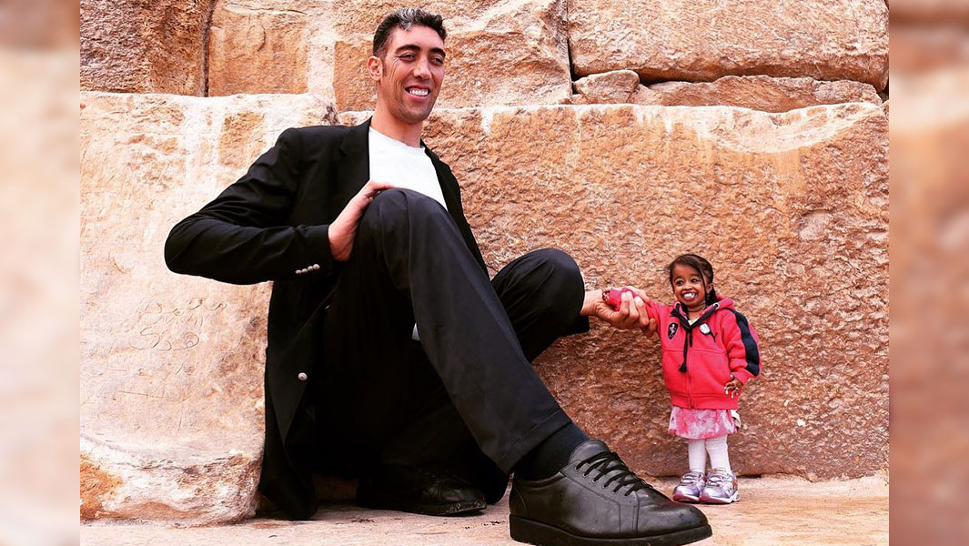 When the world's tallest man and shortest woman met in Egypt