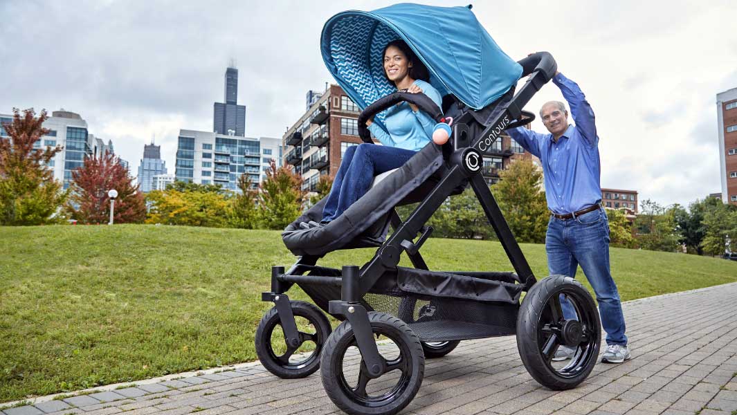 Video: Adults test out the world’s largest pram/stroller