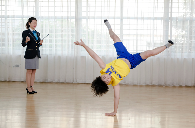 Wang performing breakdance air flares male
