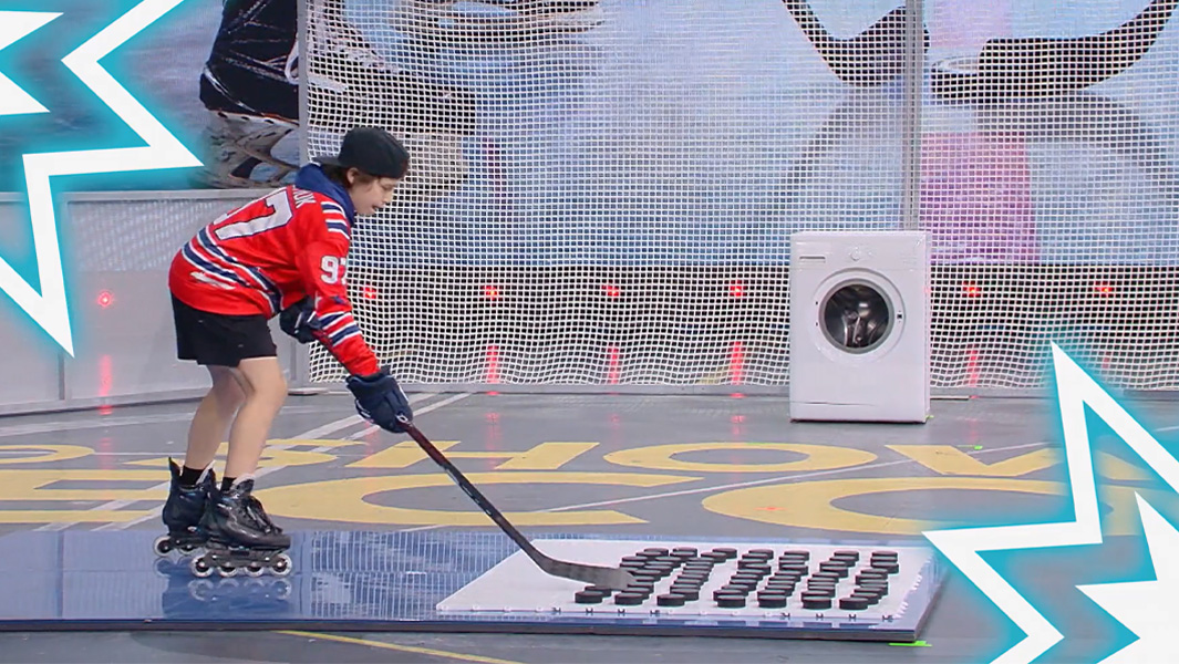 Record-breaking hockey prodigy teaches us how to play!