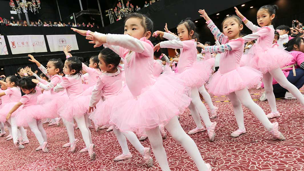 Pictures: 1,530 kids plie into the record books at the largest ballet lesson