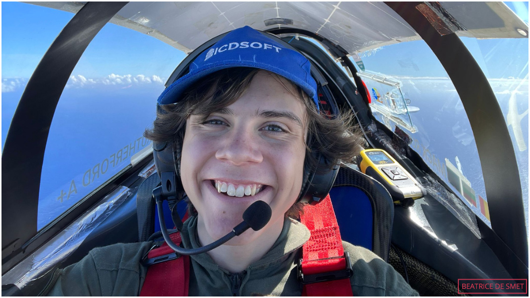 Teenager becomes youngest person to fly around the world alone!