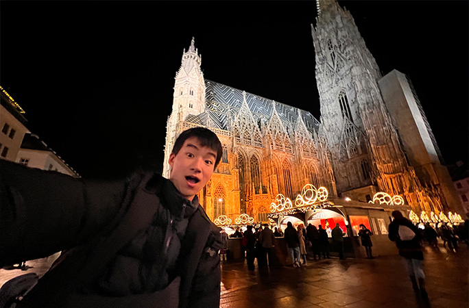 Rio in front of St. Stephen's Cathedral in Vienna, Austria