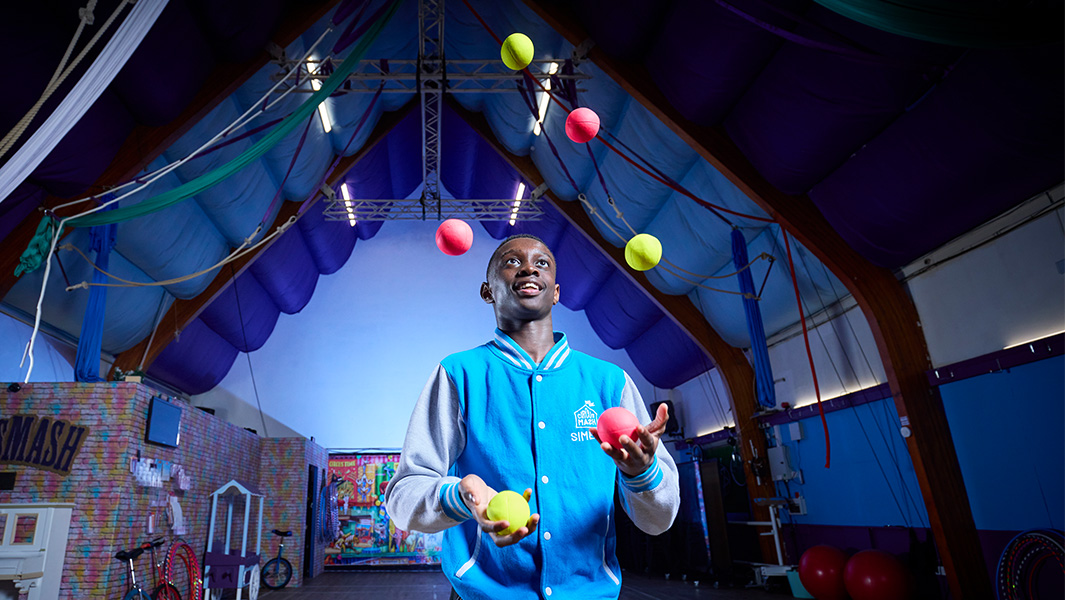 Learn how to juggle from a record-breaking teen circus star!