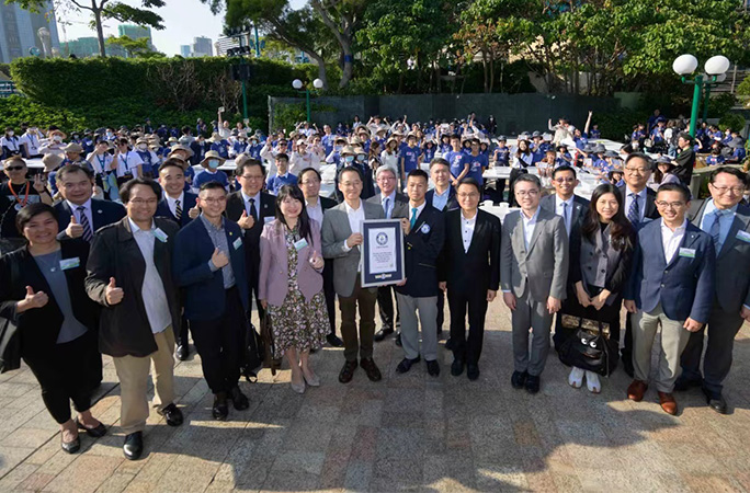 Kids made paper out of PANDA POO?! | Guinness World Records