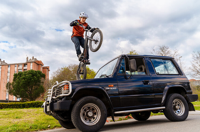 Jordi Sala performing a wheelie on a car bonnet