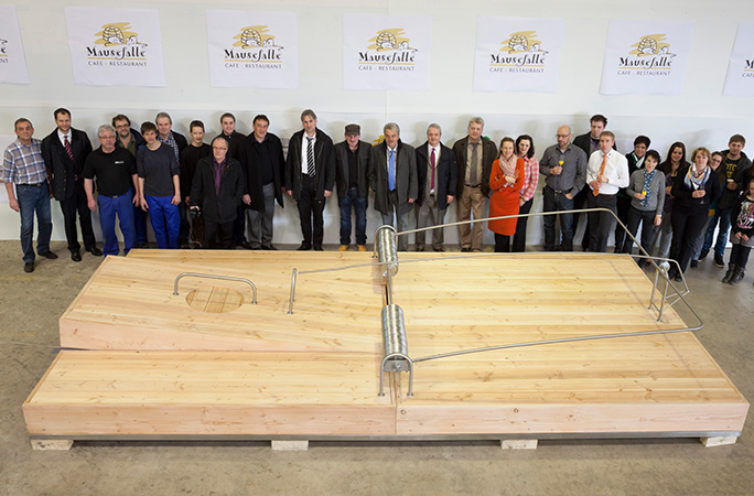 largest mousetrap with people for scale