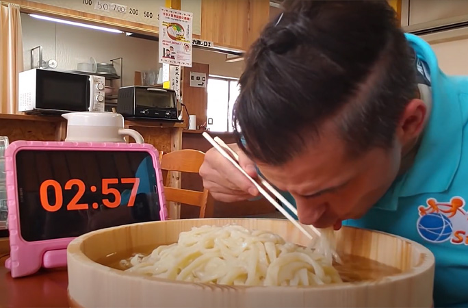teacher eating udon noodles