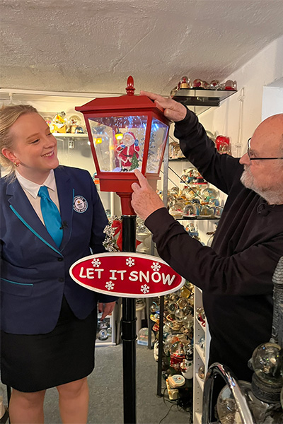 lamp post snow globe