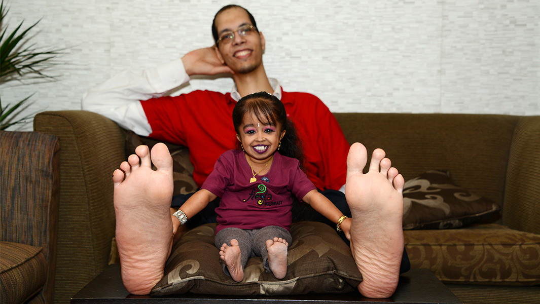 largest feet living person thumbnail