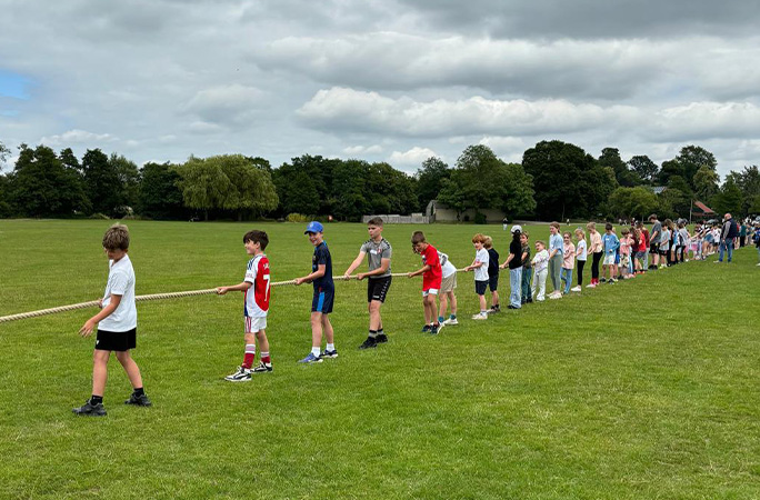 kids playing tug of war