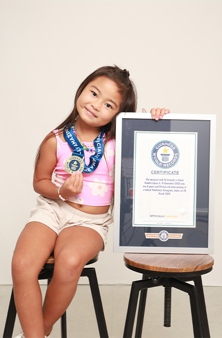 Illumi posing with certificate