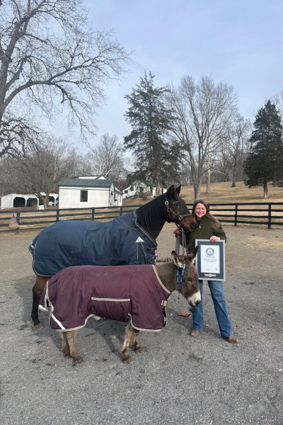 Paige and Fancy with certificate