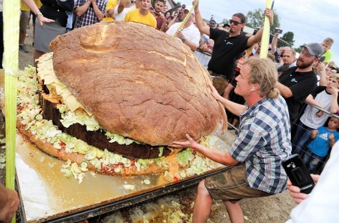 largest burger