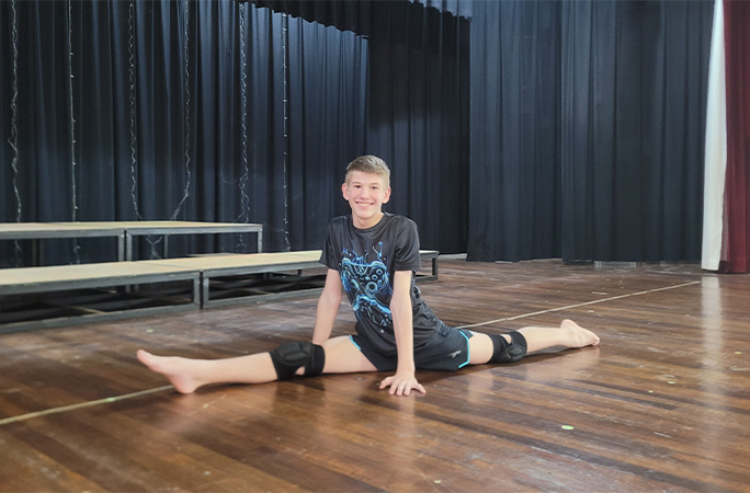 Chaz doing splits