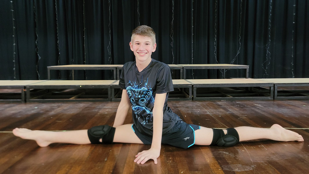 Chaz doing splits