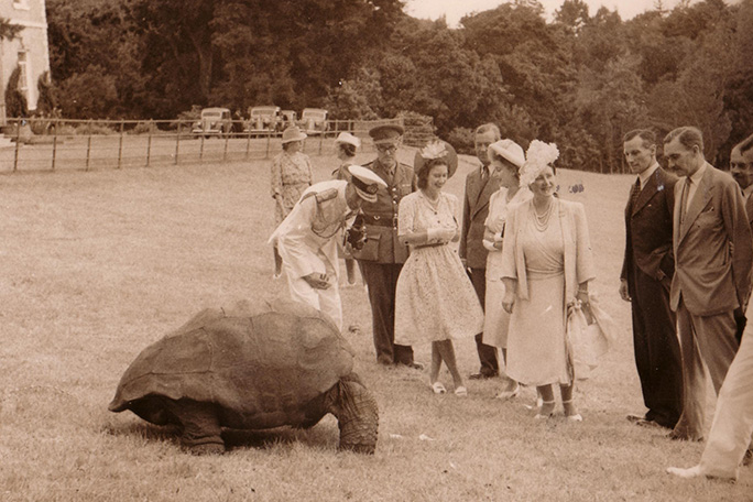 Jonathan meets queen Elizabeth