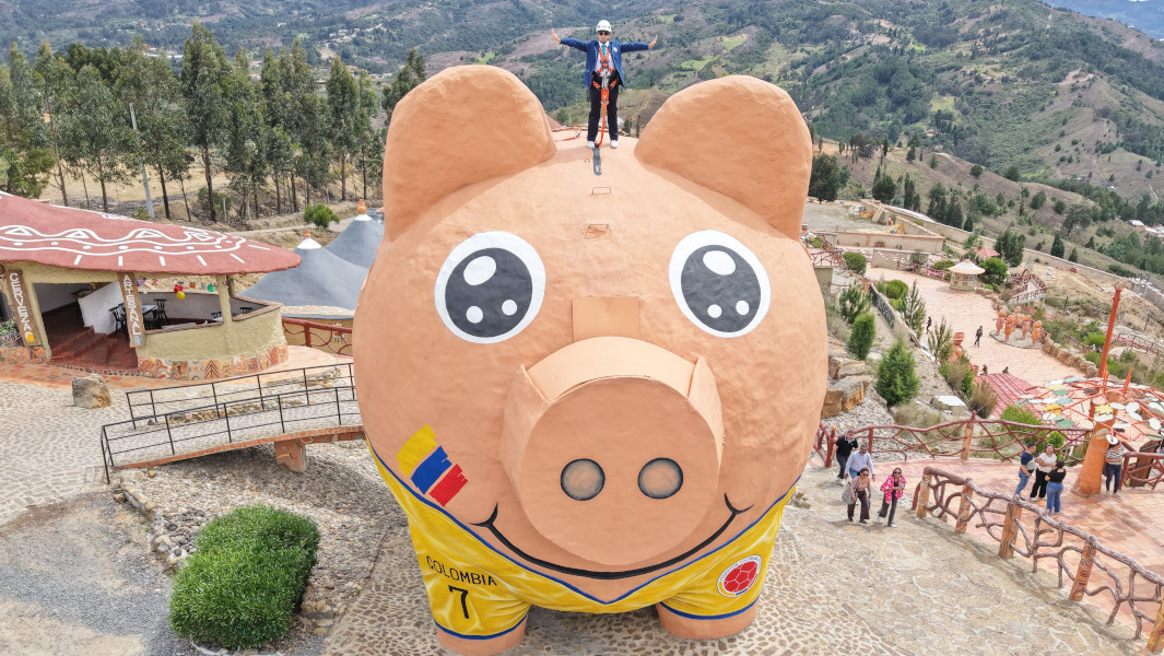 largest piggy bank