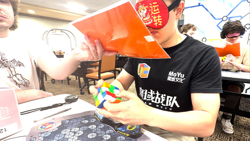 split header solving puzzle cube blindfolded and result