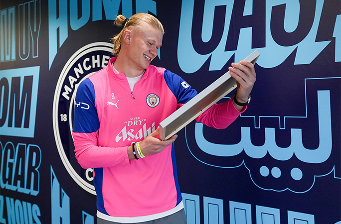 Erling looking at certificate