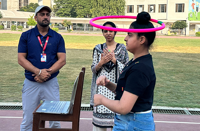 Praneet side profile hula hooping