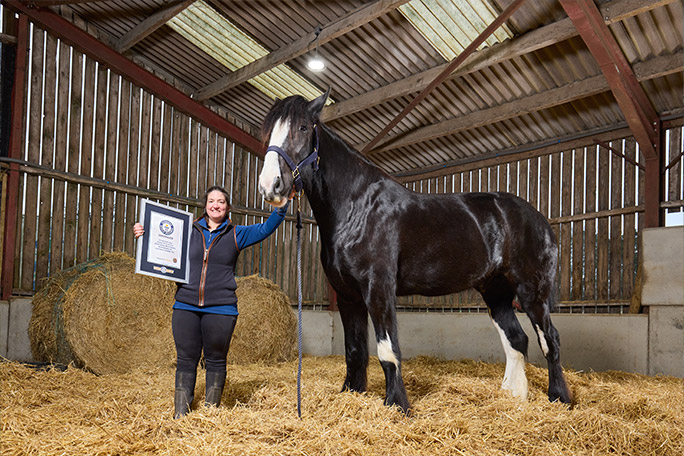 hugo with lisa and certificate
