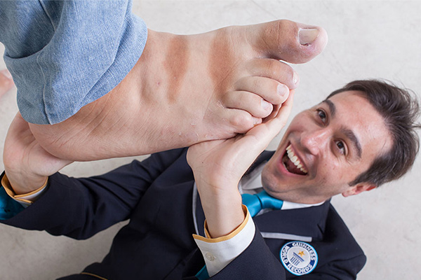Measuring large feet