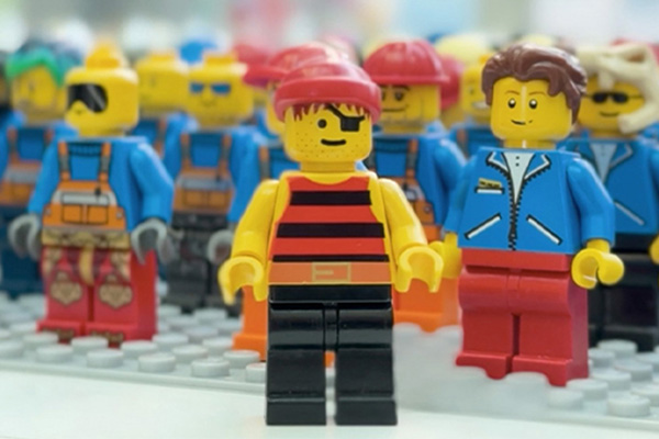 yellow lego minifigures