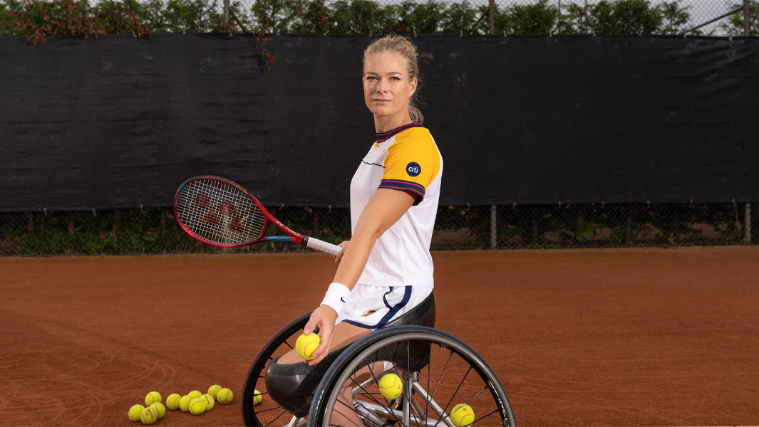 Diede at tennis court