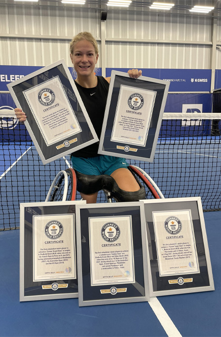 Diede de Groot holding GWR certificates