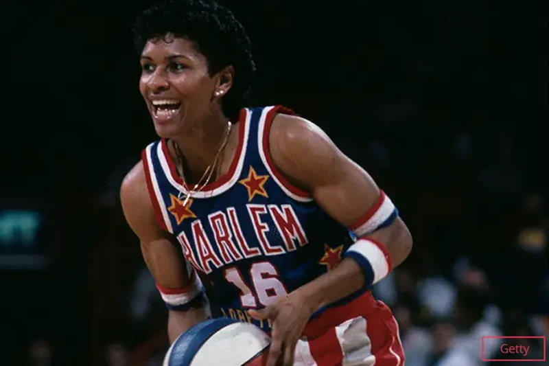 Lynette Woodard on the court