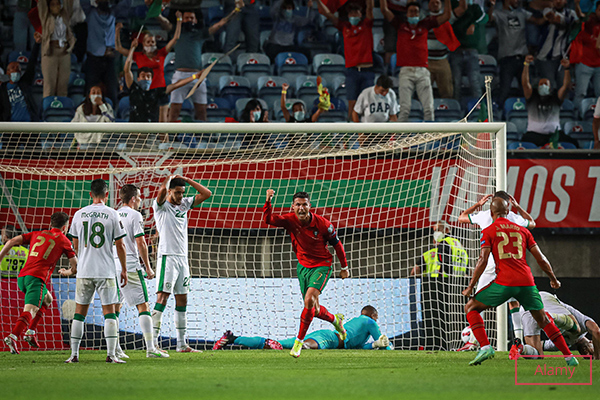 ronaldo celebrating scoring a goal