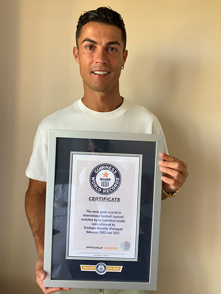 ronaldo holding gwr certificate