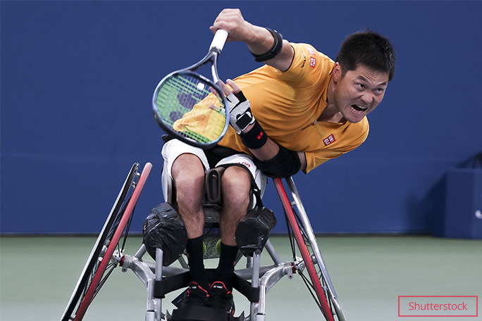 Shingo Kunieda playing tennis