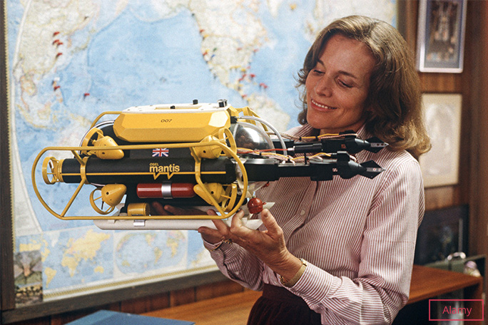 Sylvia holding mantis