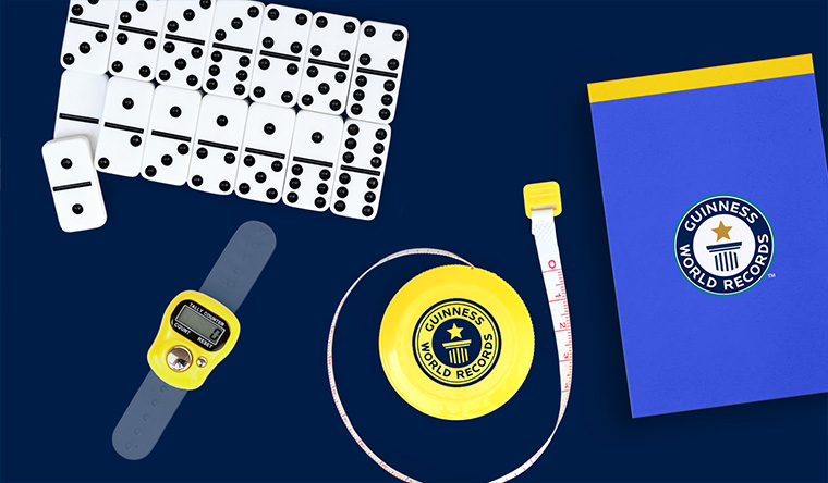 Dominoes kit