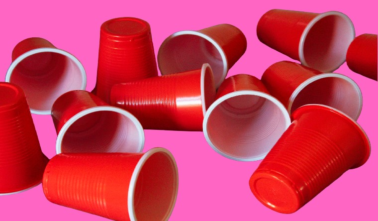 12 Red cups 