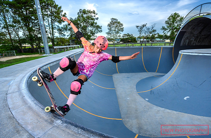 Arisa on skateboard