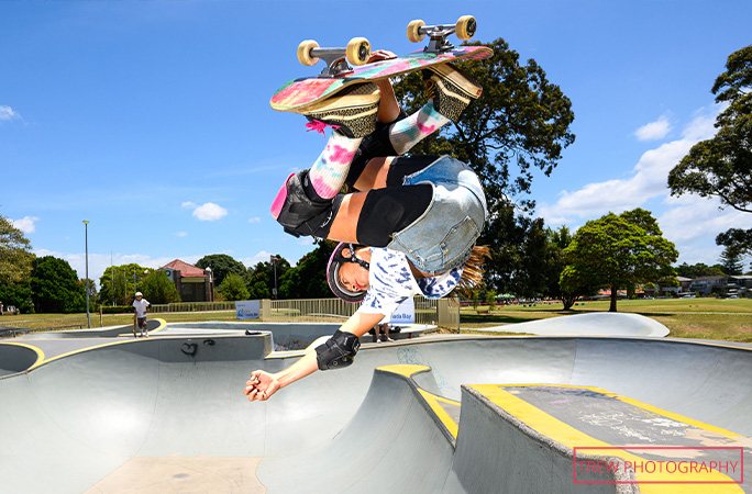 Arisa on skateboard