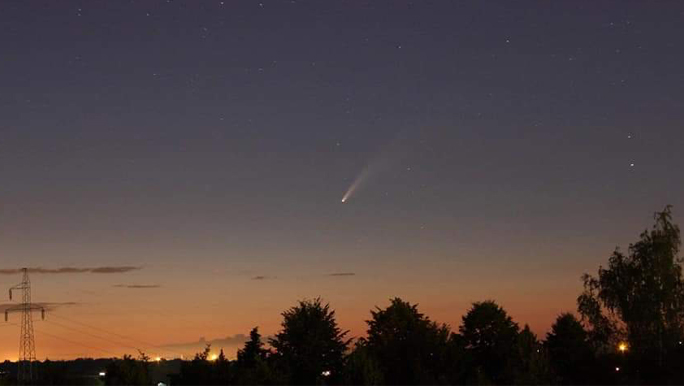 a comet flying into earth