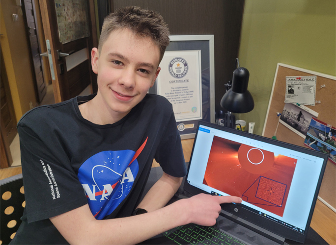 Rafal pointing to laptop screen with gwr certificate in background