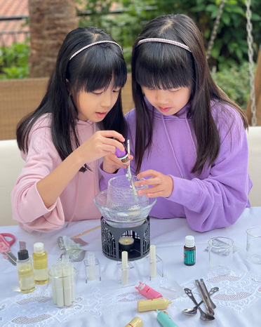 scarlett and her sister making lipbalms