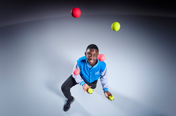 Simeon Graham on one knee juggling